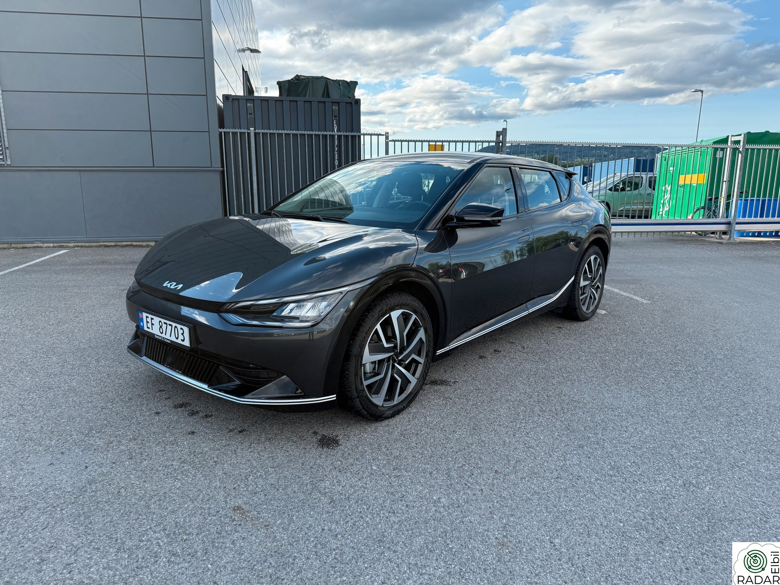KIA EV6 77 kWh AWD Skinn / Navi / se kilometer!