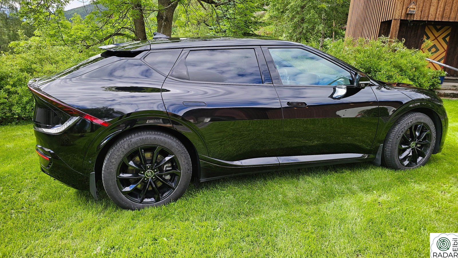 KIA EV6 GT-Line 77 kWh AWD Hfeste Soltak HUD 360' Meridian Navi