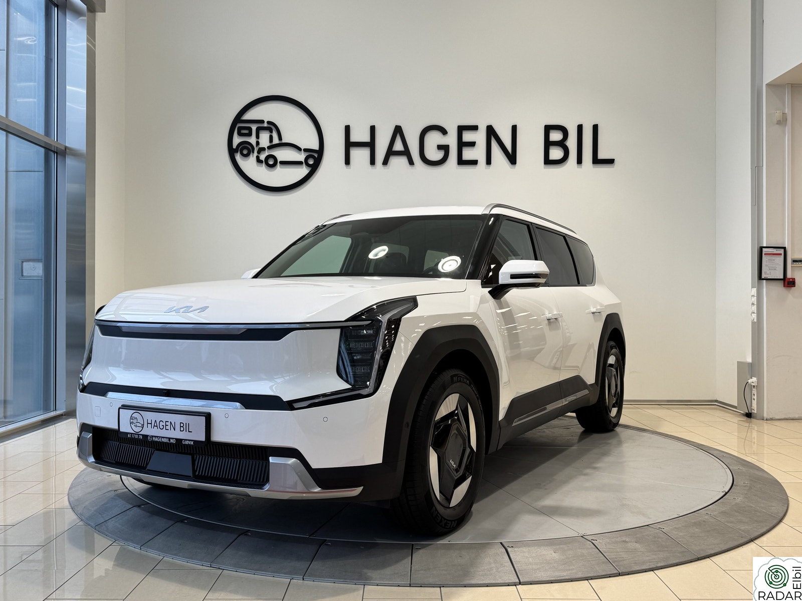 KIA EV9 AWD / AIR / SKINN / NAVI / R.KAMERA / 8XALU / DAB+ / 7-