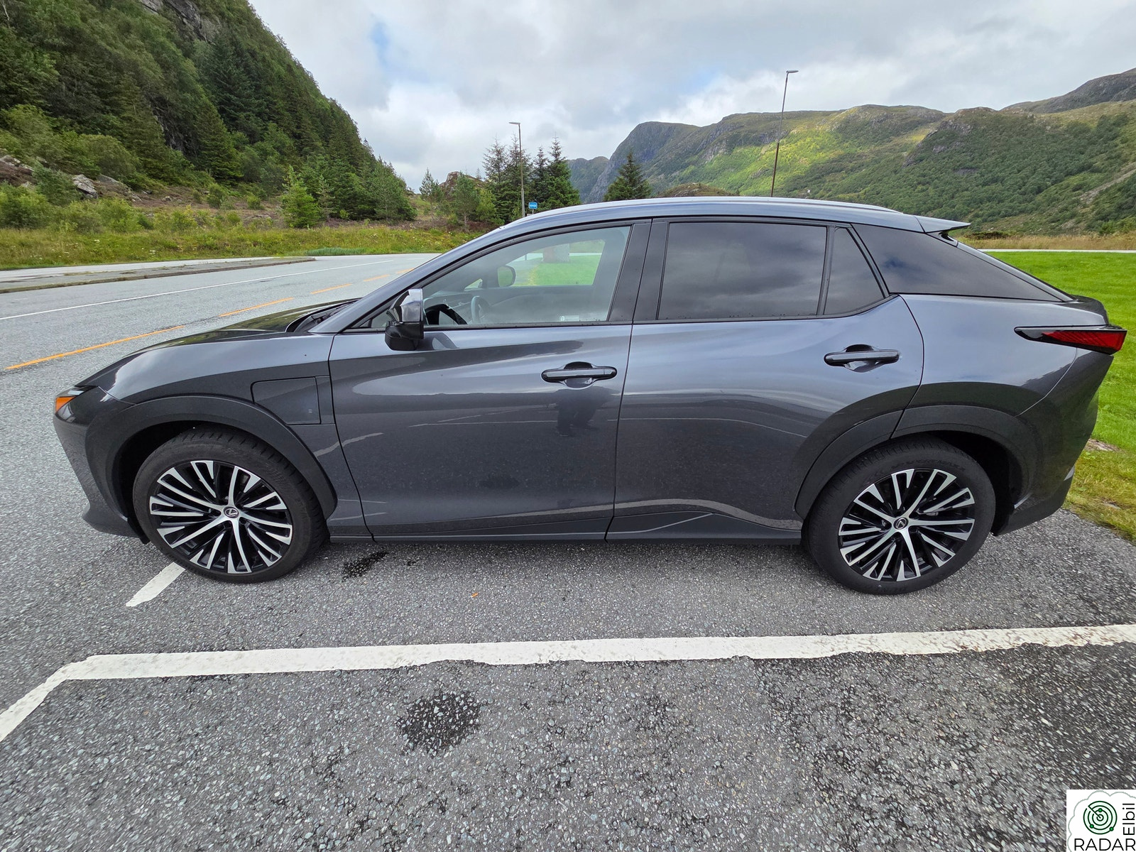 LEXUS RZ450E Executive Tech