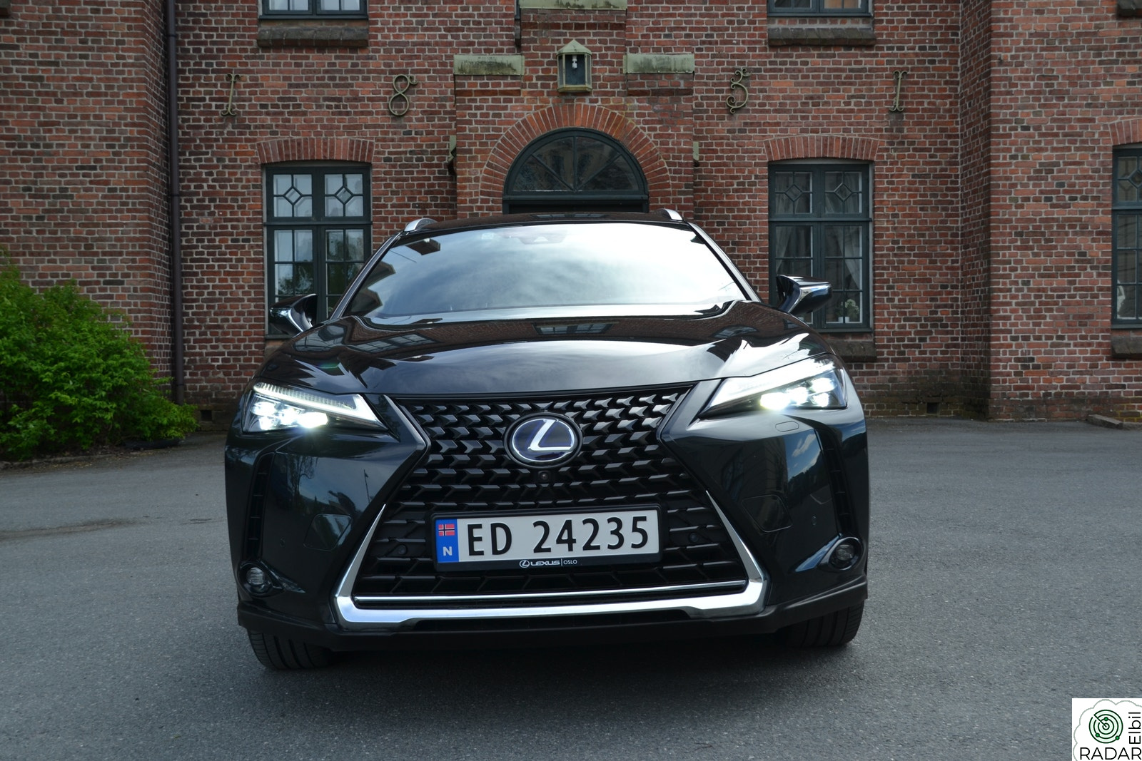 LEXUS UX300E 300e Luxury soltak, topp utstyrt, antirust behandlet