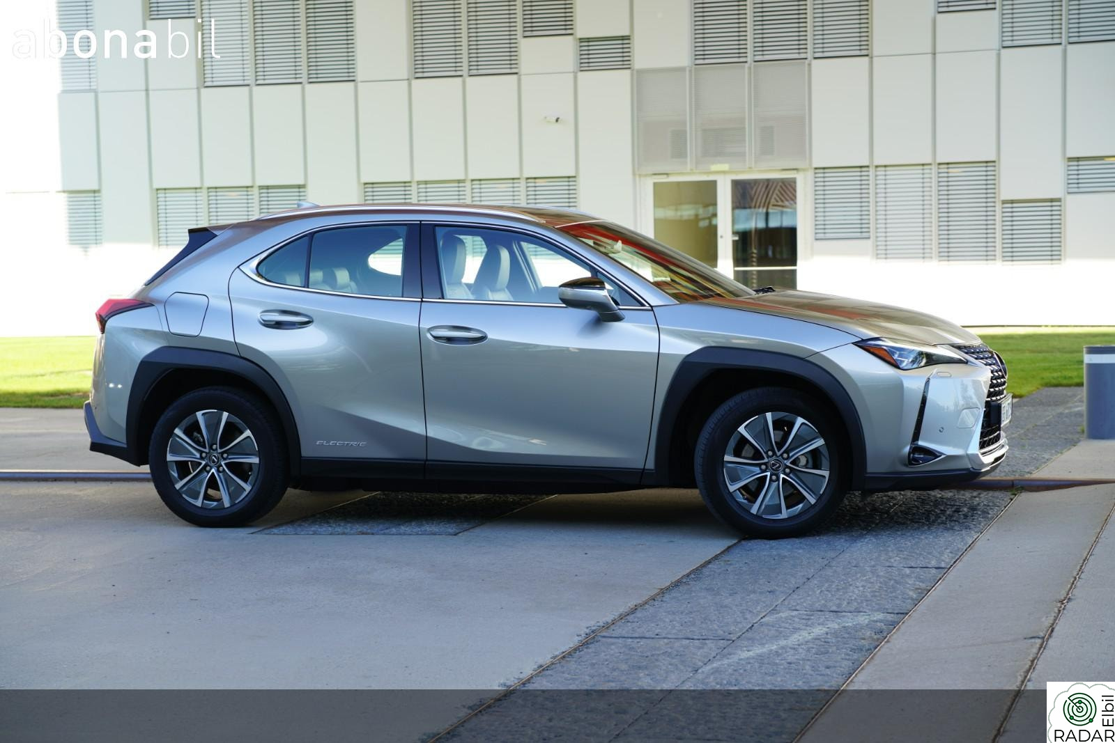 LEXUS UX300E |Luxury|Ventilerte seter|HUD|360 kamera|Ny service!
