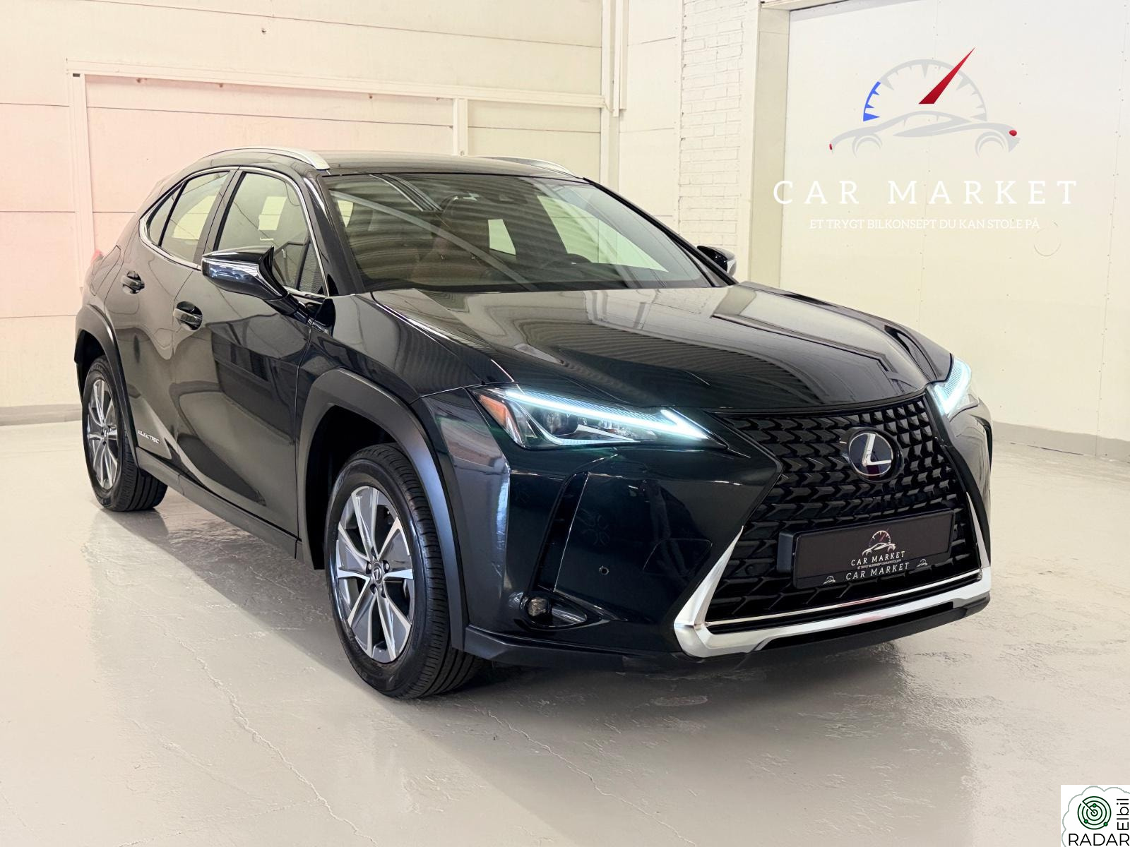 LEXUS UX300E 312 WLTP Premium ACC CarPlay Keyless Skinn Lav km!